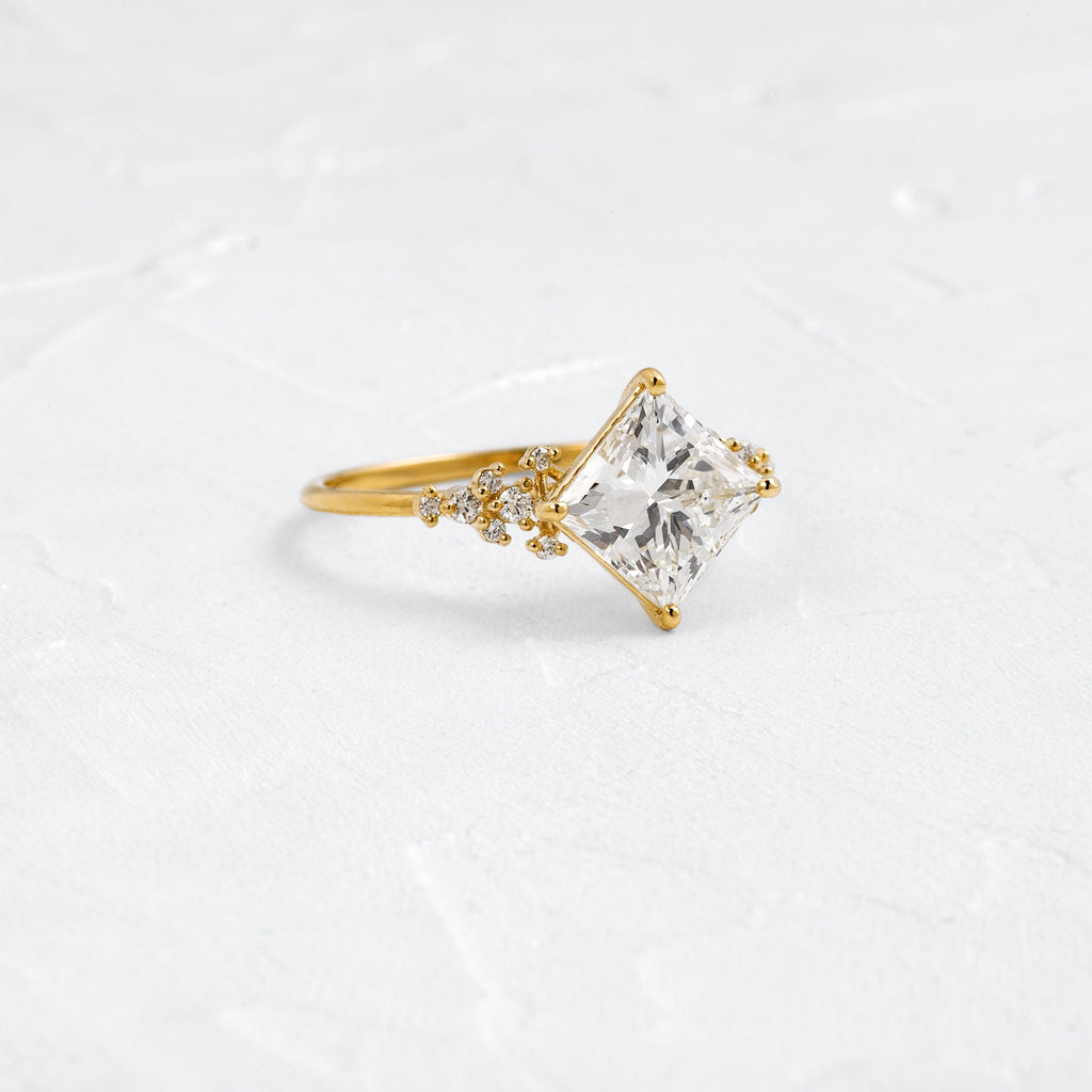 Solitaire-Oval Lab Grown Diamond Engagement Ring
