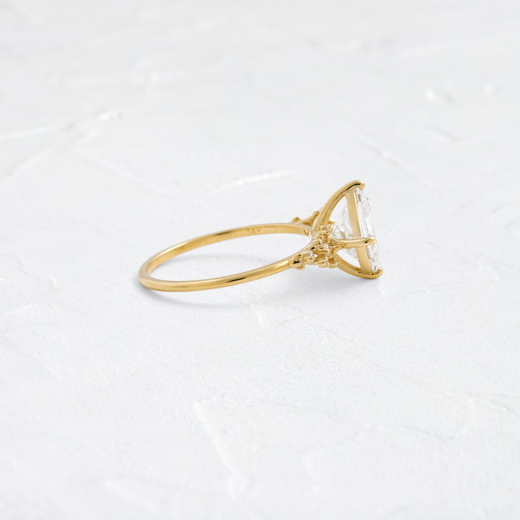 Solitaire-Oval Lab Grown Diamond Engagement Ring