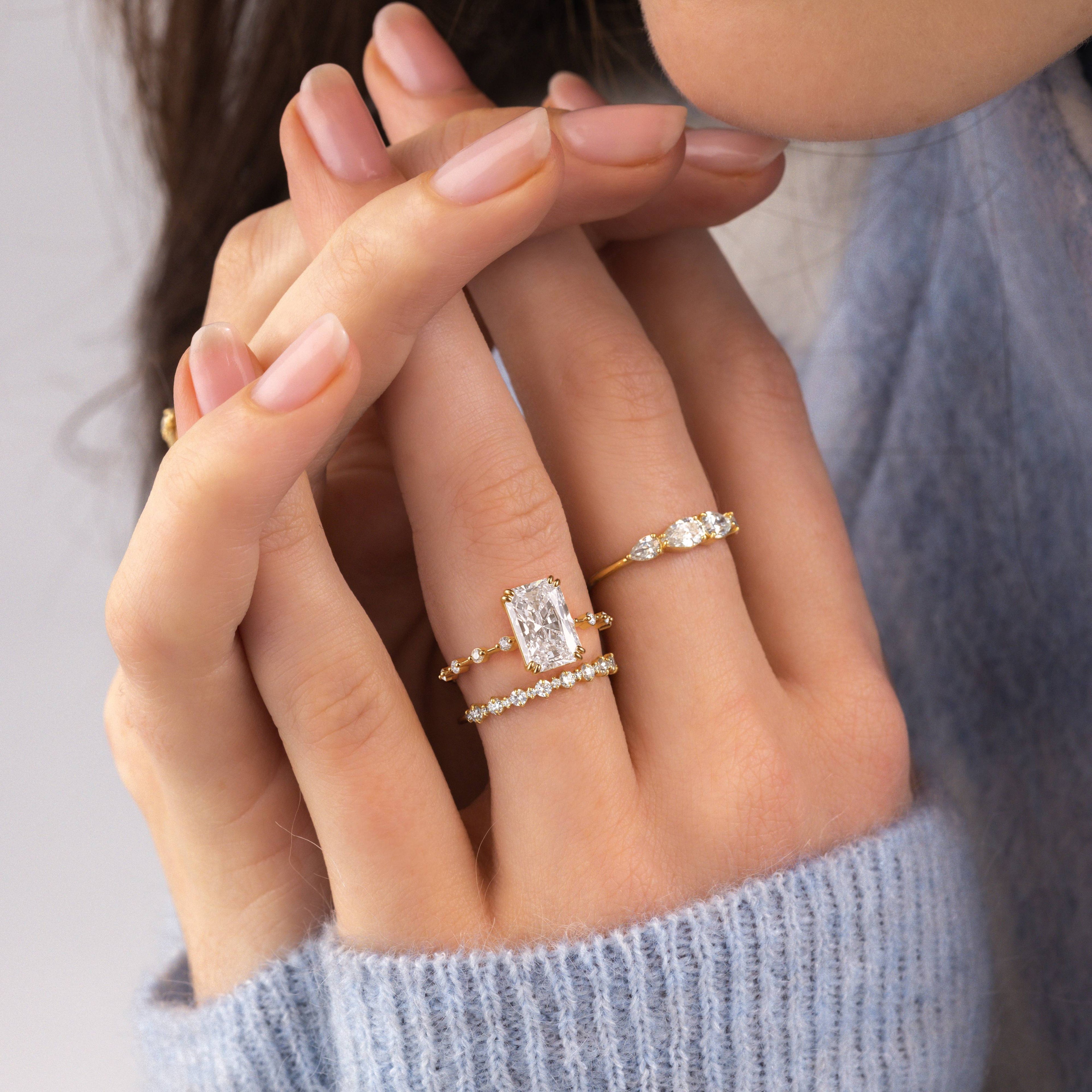 Solitaire-Oval Lab Grown Diamond Engagement Ring