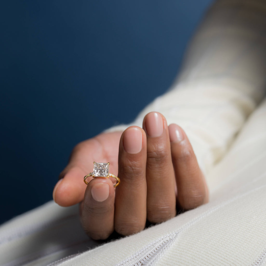 Solitaire-Oval Lab Grown Diamond Engagement Ring