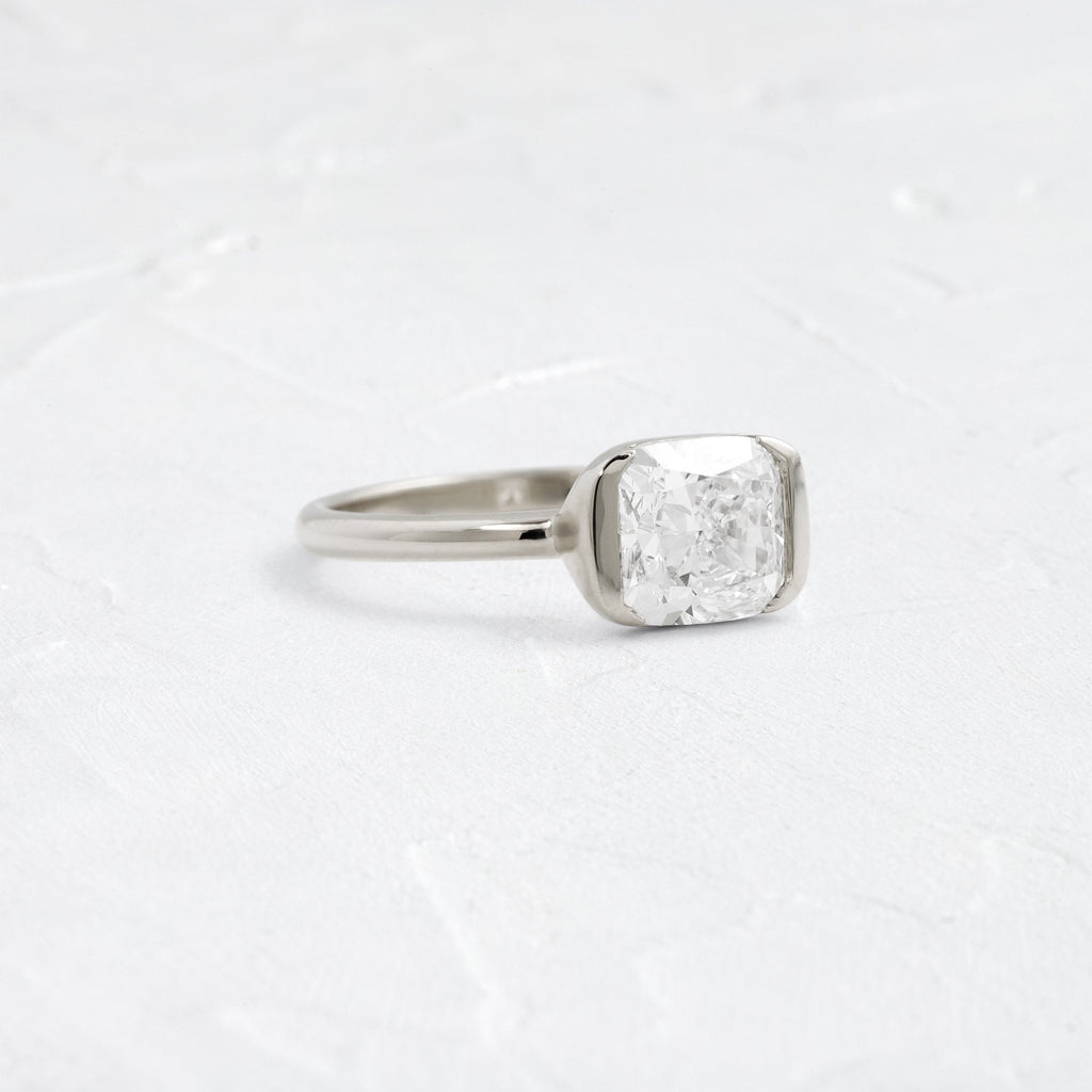 Solitaire-Oval Lab Grown Diamond Engagement Ring