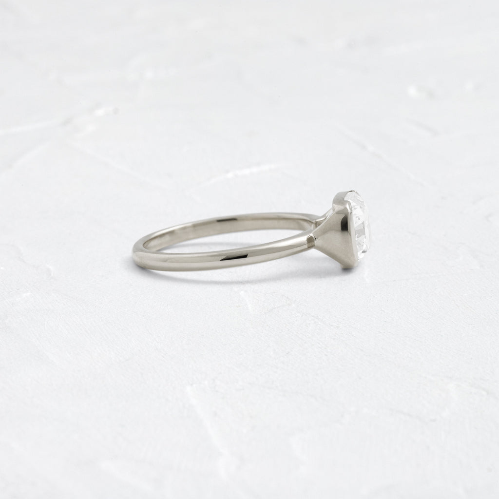 Solitaire-Oval Lab Grown Diamond Engagement Ring
