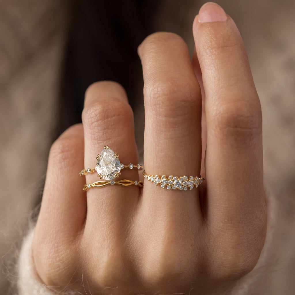 Solitaire-Oval Lab Grown Diamond Engagement Ring