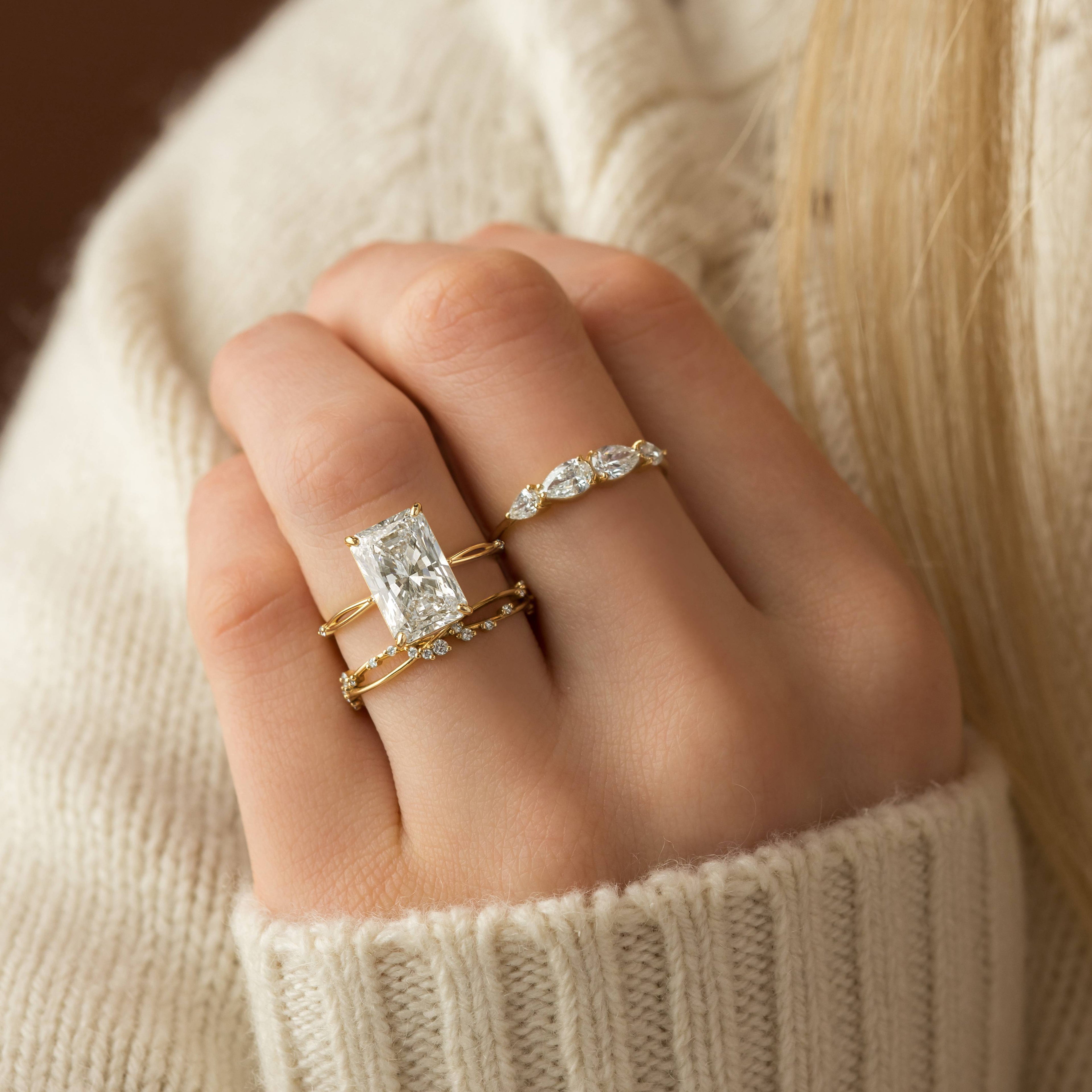 Solitaire-Oval Lab Grown Diamond Engagement Ring