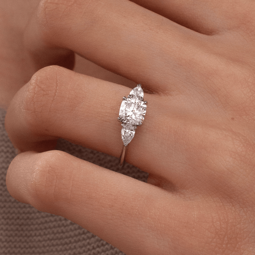 Solitaire-Oval Lab Grown Diamond Engagement Ring