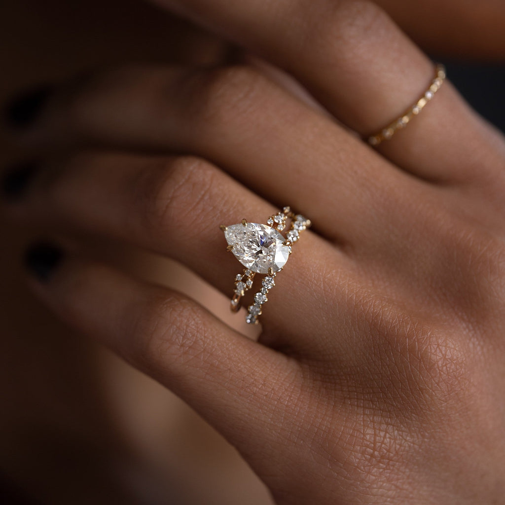 Solitaire-Oval Lab Grown Diamond Engagement Ring