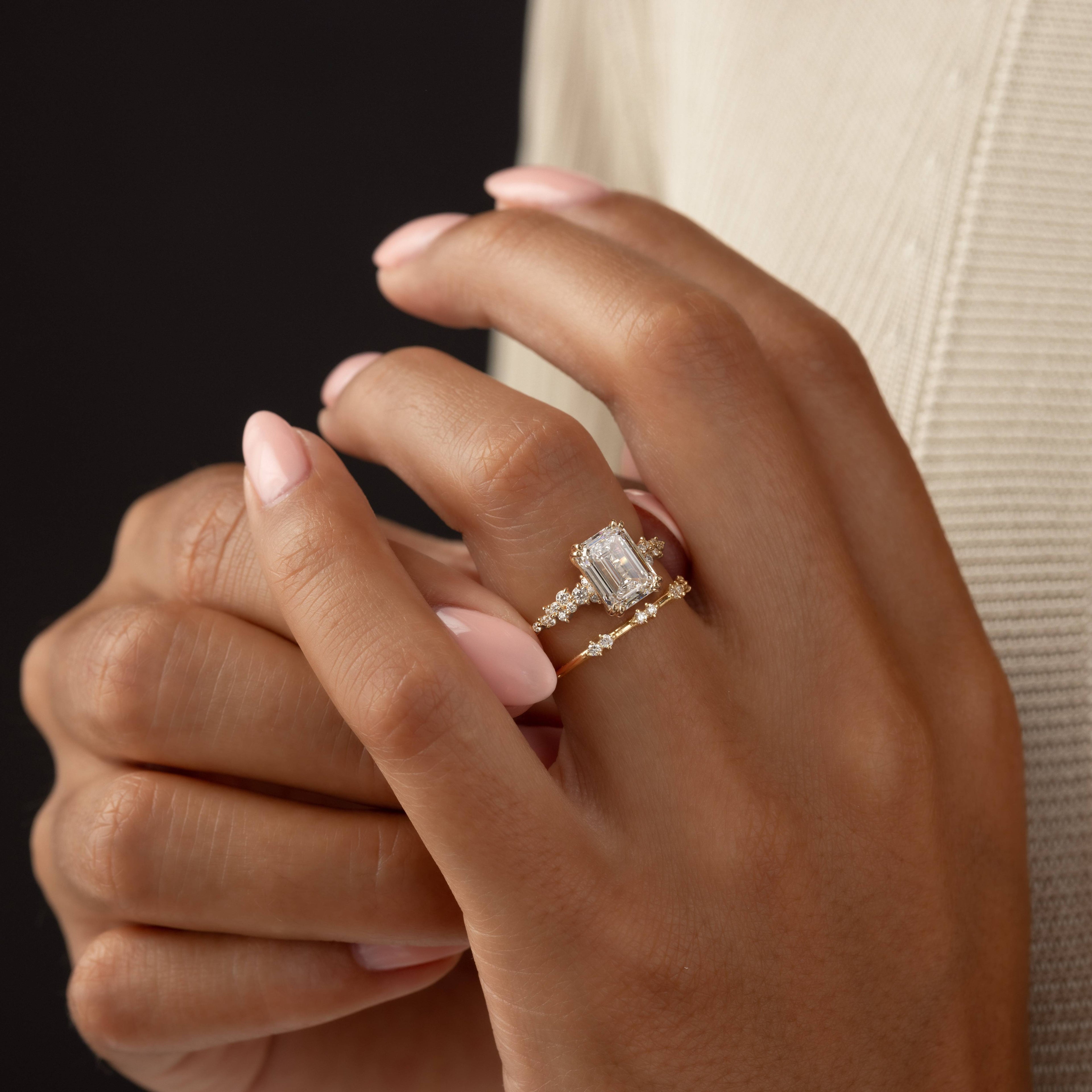 Solitaire-Oval Lab Grown Diamond Engagement Ring