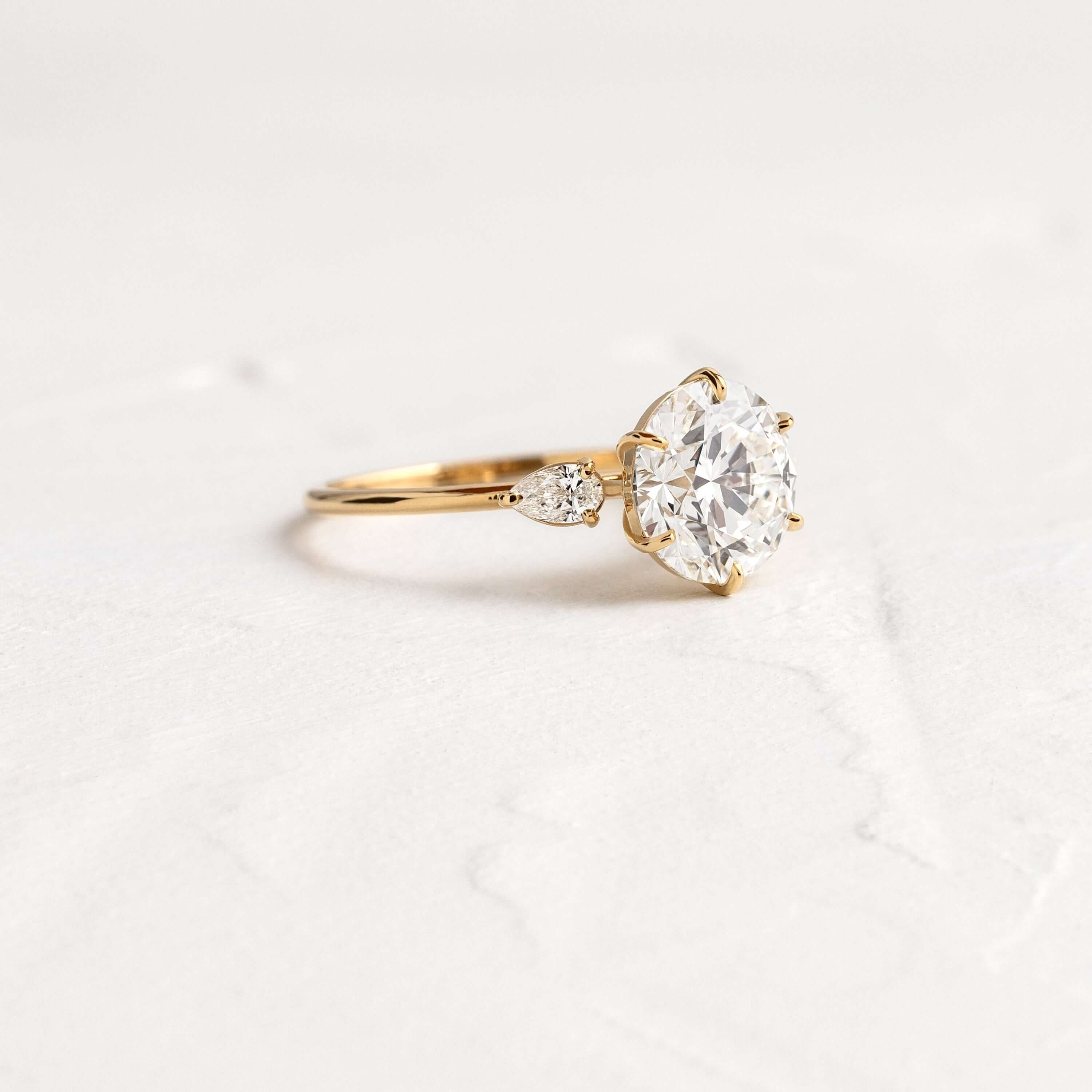 Solitaire-Oval Lab Grown Diamond Engagement Ring