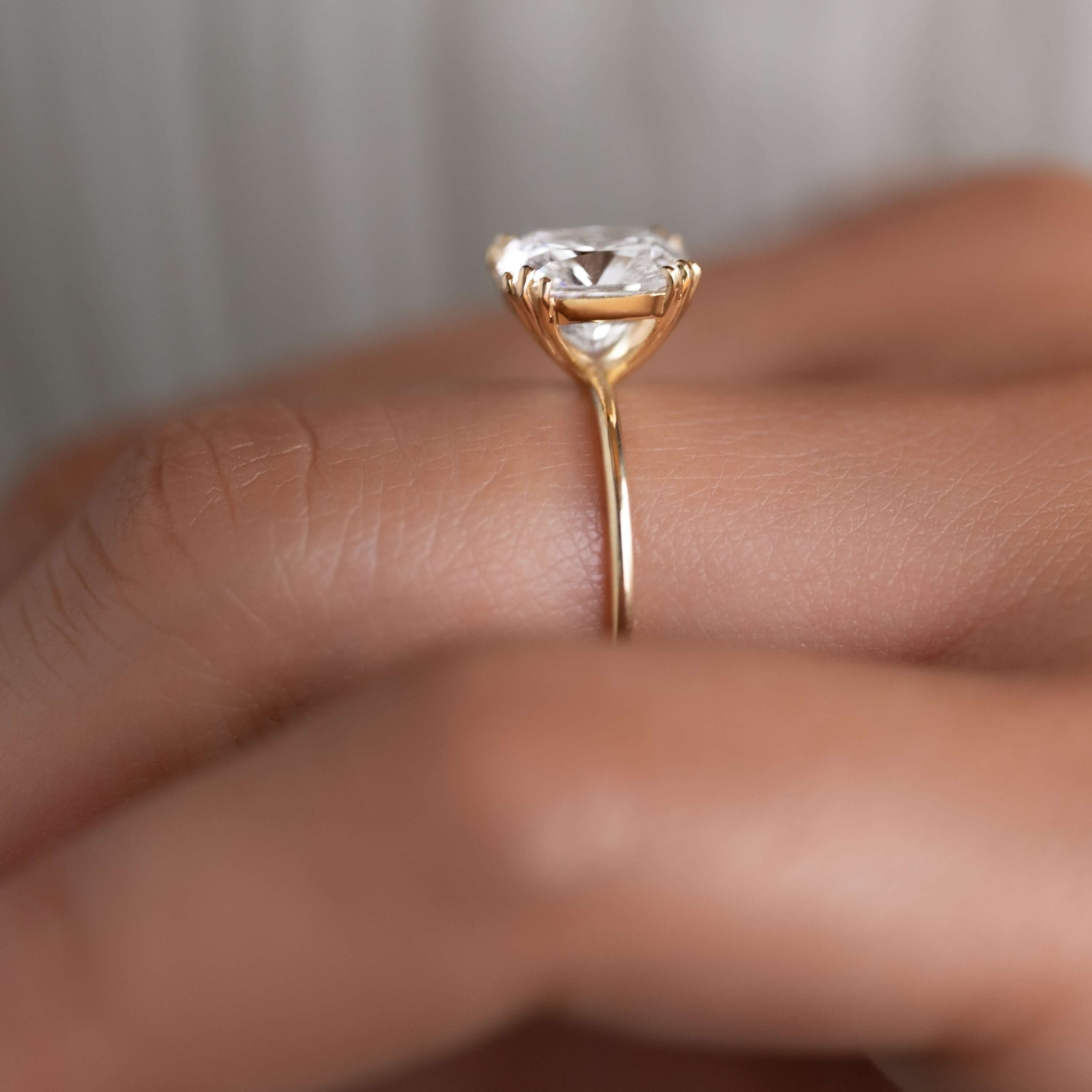 Solitaire-Oval Lab Grown Diamond Engagement Ring