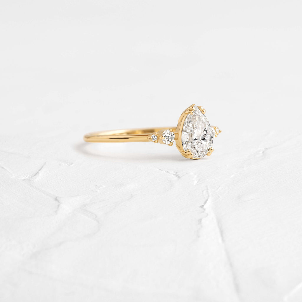 Solitaire-Oval Lab Grown Diamond Engagement Ring