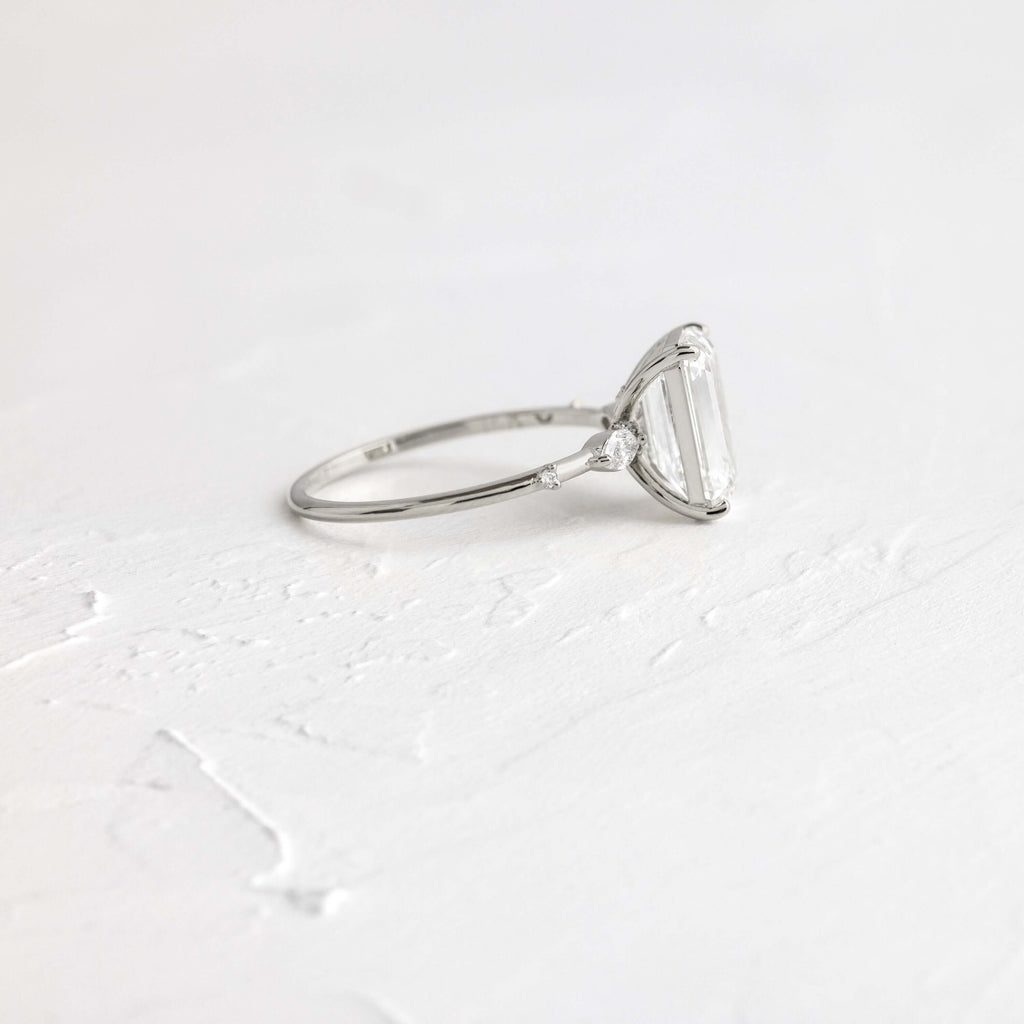 Solitaire-Oval Lab Grown Diamond Engagement Ring