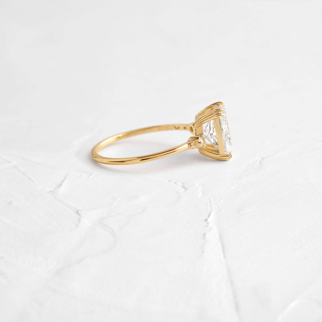 Solitaire-Oval Lab Grown Diamond Engagement Ring