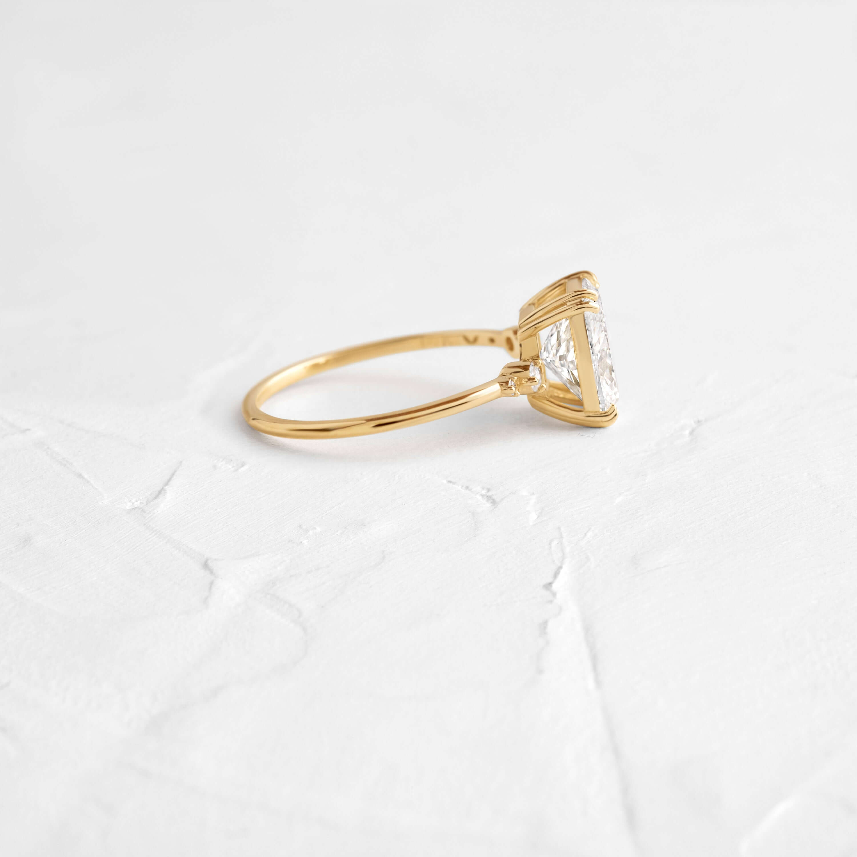 Solitaire-Oval Lab Grown Diamond Engagement Ring