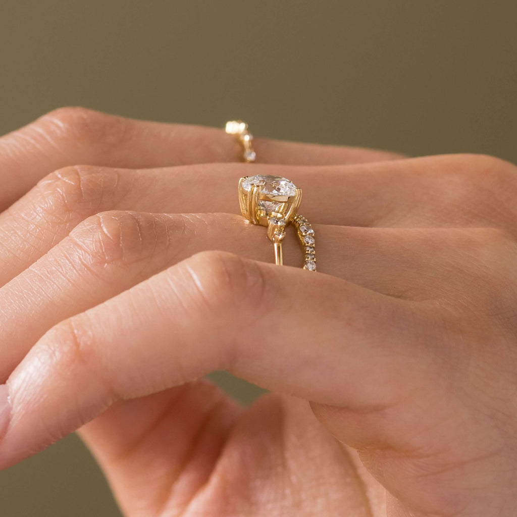 Solitaire-Oval Lab Grown Diamond Engagement Ring