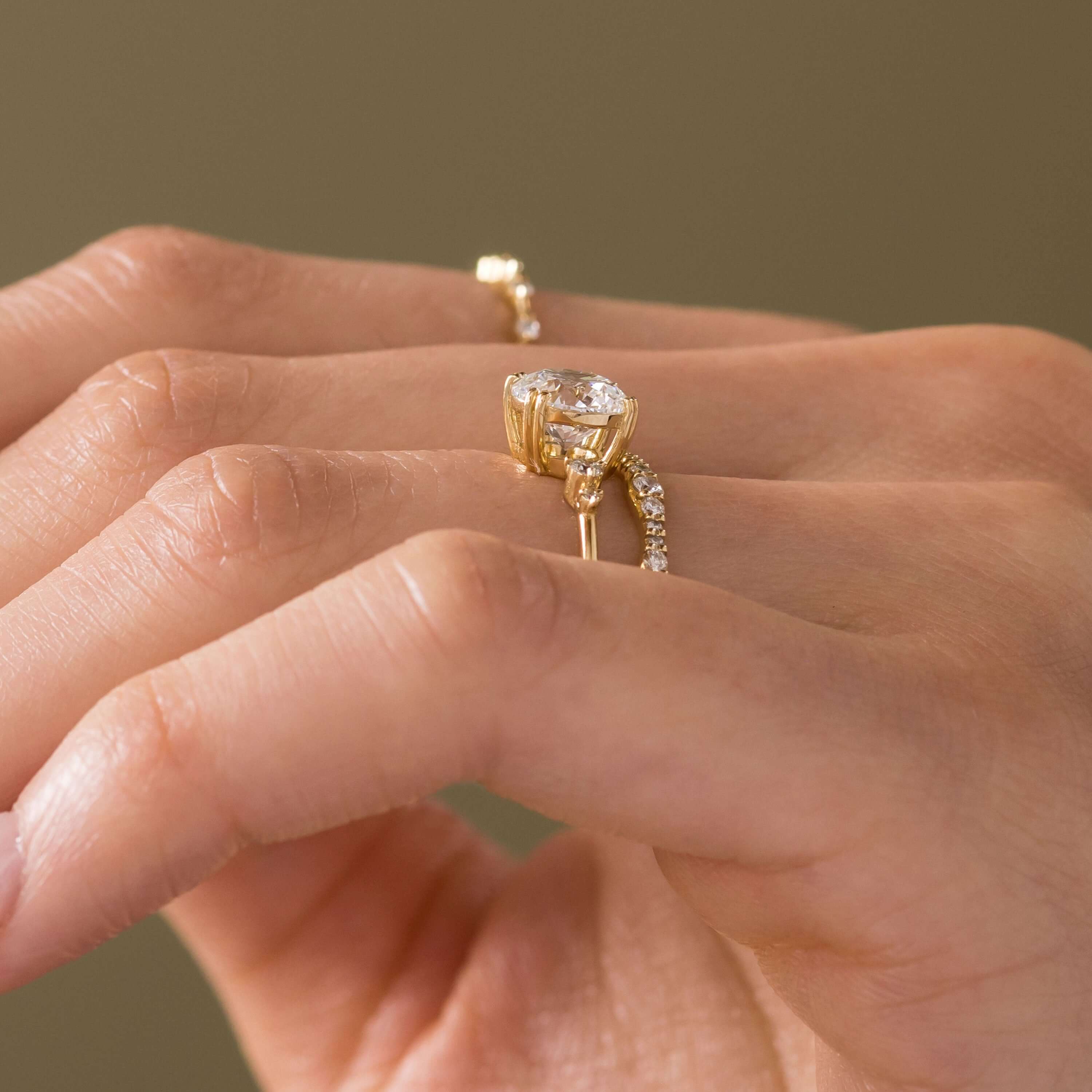 Solitaire-Oval Lab Grown Diamond Engagement Ring