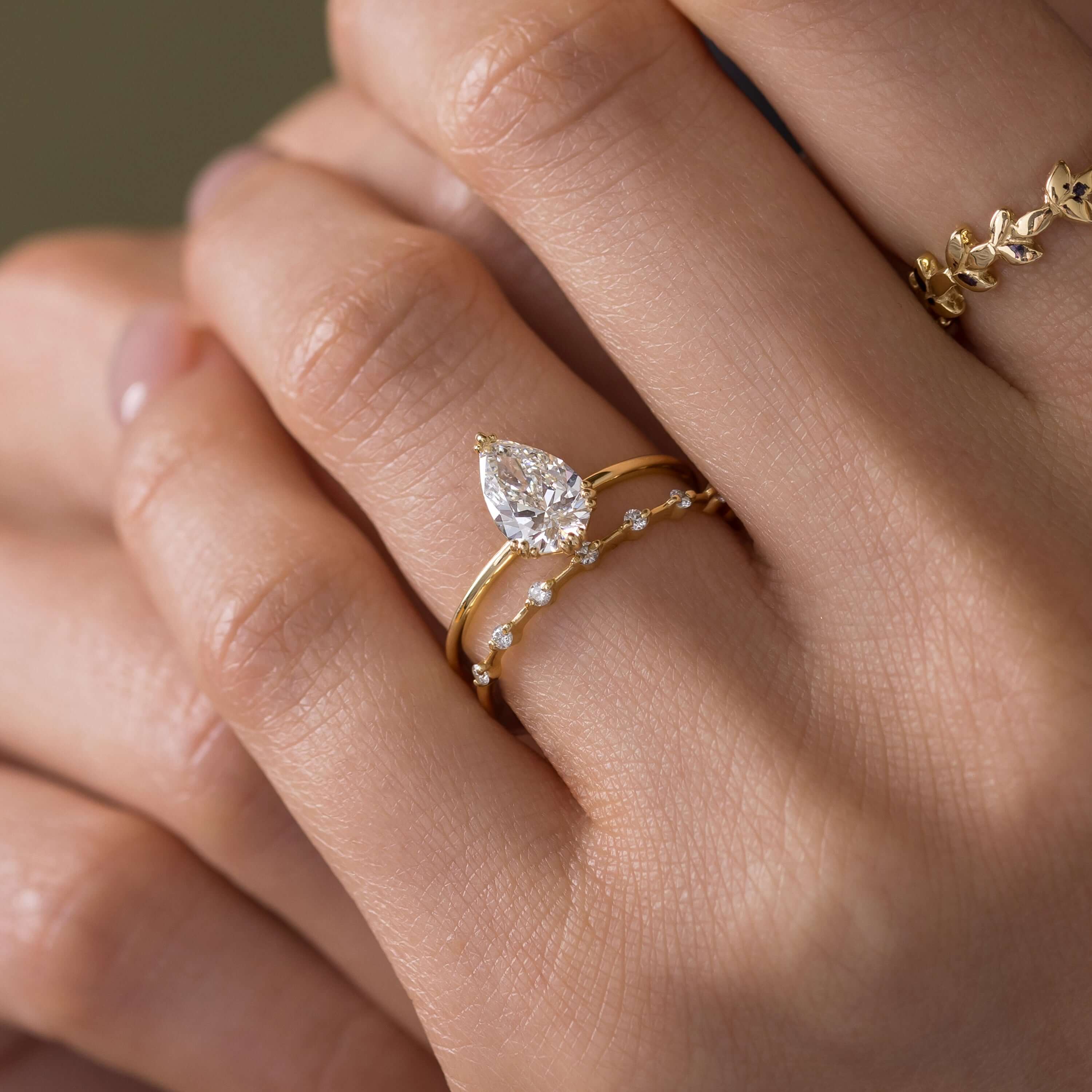 Solitaire-Oval Lab Grown Diamond Engagement Ring
