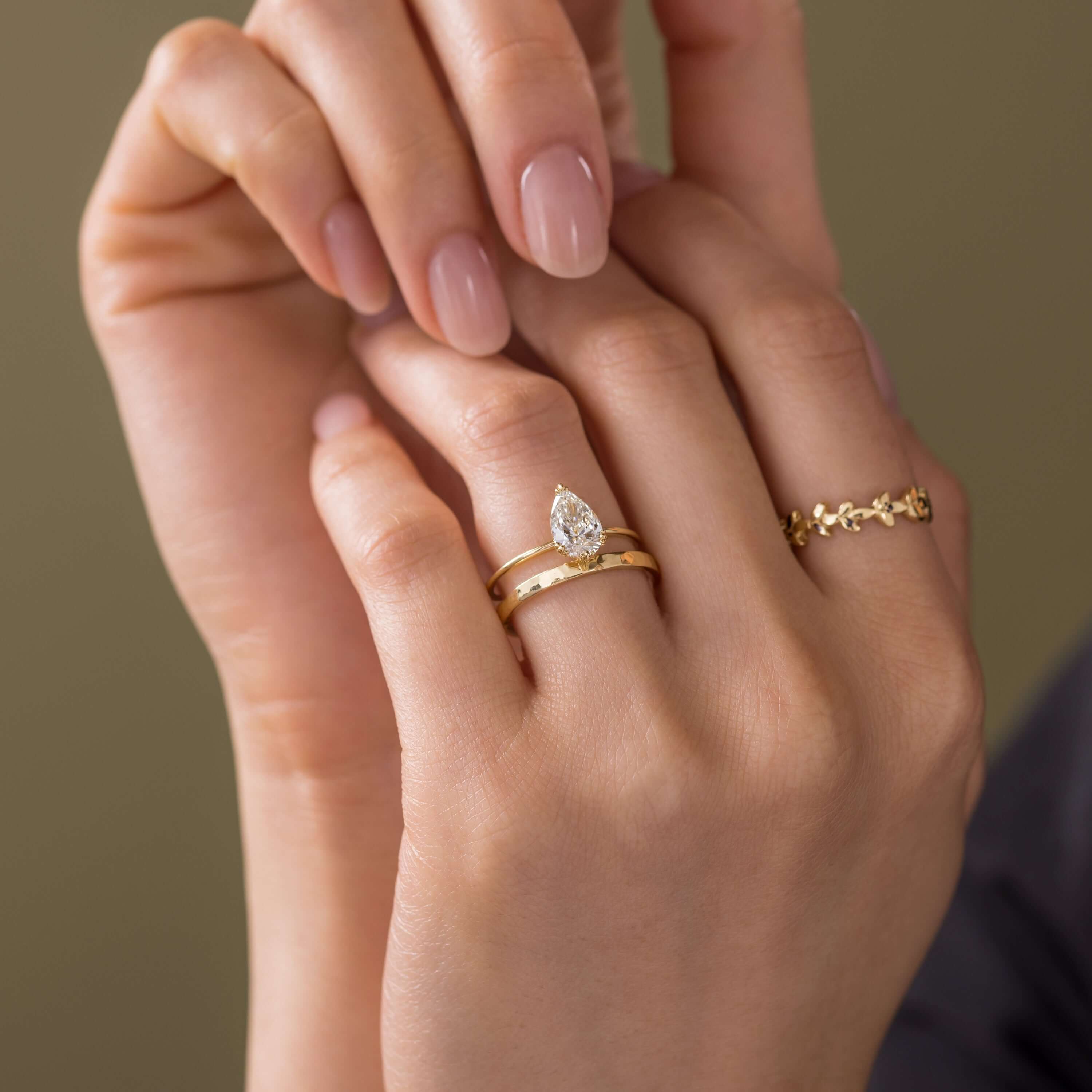 Solitaire-Oval Lab Grown Diamond Engagement Ring
