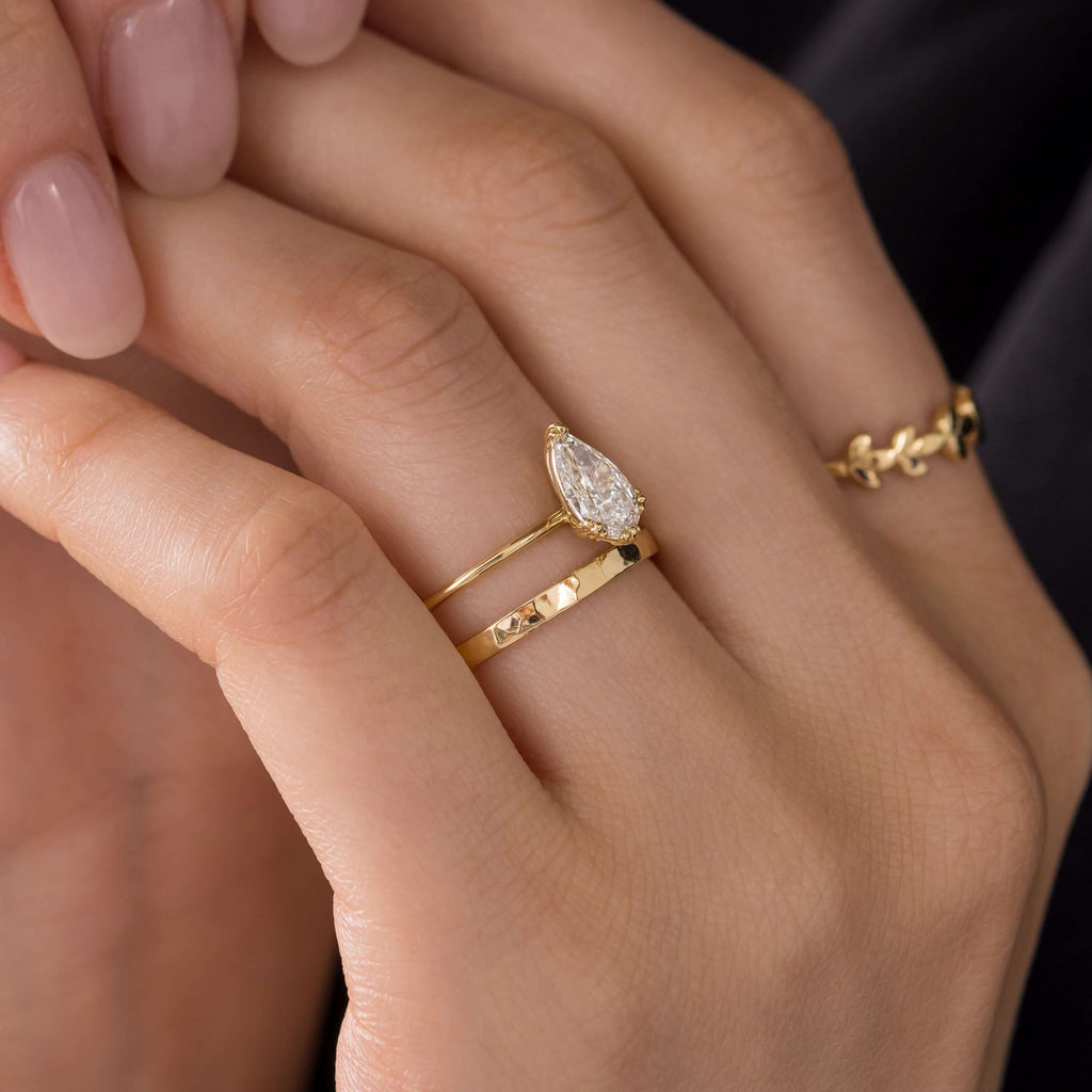 Solitaire-Oval Lab Grown Diamond Engagement Ring