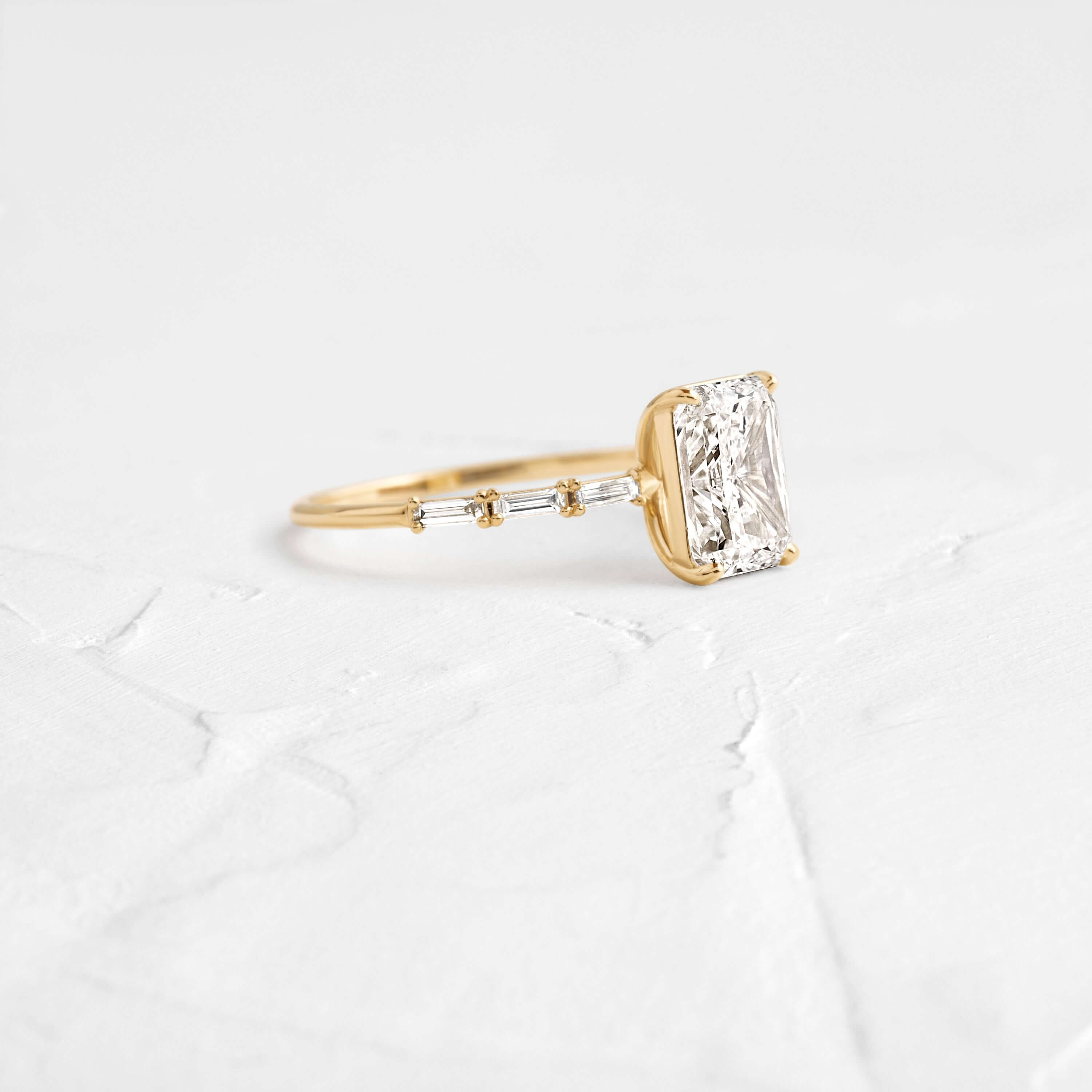Solitaire-Oval Lab Grown Diamond Engagement Ring