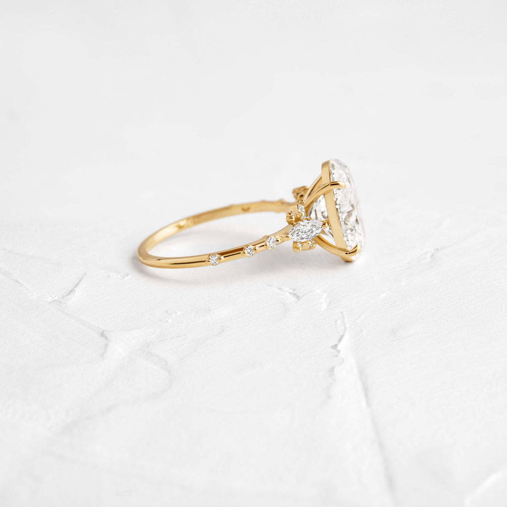 Solitaire-Oval Lab Grown Diamond Engagement Ring