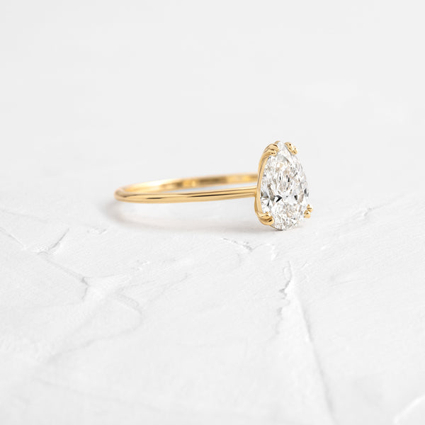 Solitaire-Oval Lab Grown Diamond Engagement Ring - Solitaire-Oval Lab Grown Diamond Engagement Ring