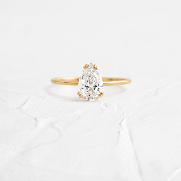 Solitaire-Oval Lab Grown Diamond Engagement Ring - Solitaire-Oval Lab Grown Diamond Engagement Ring