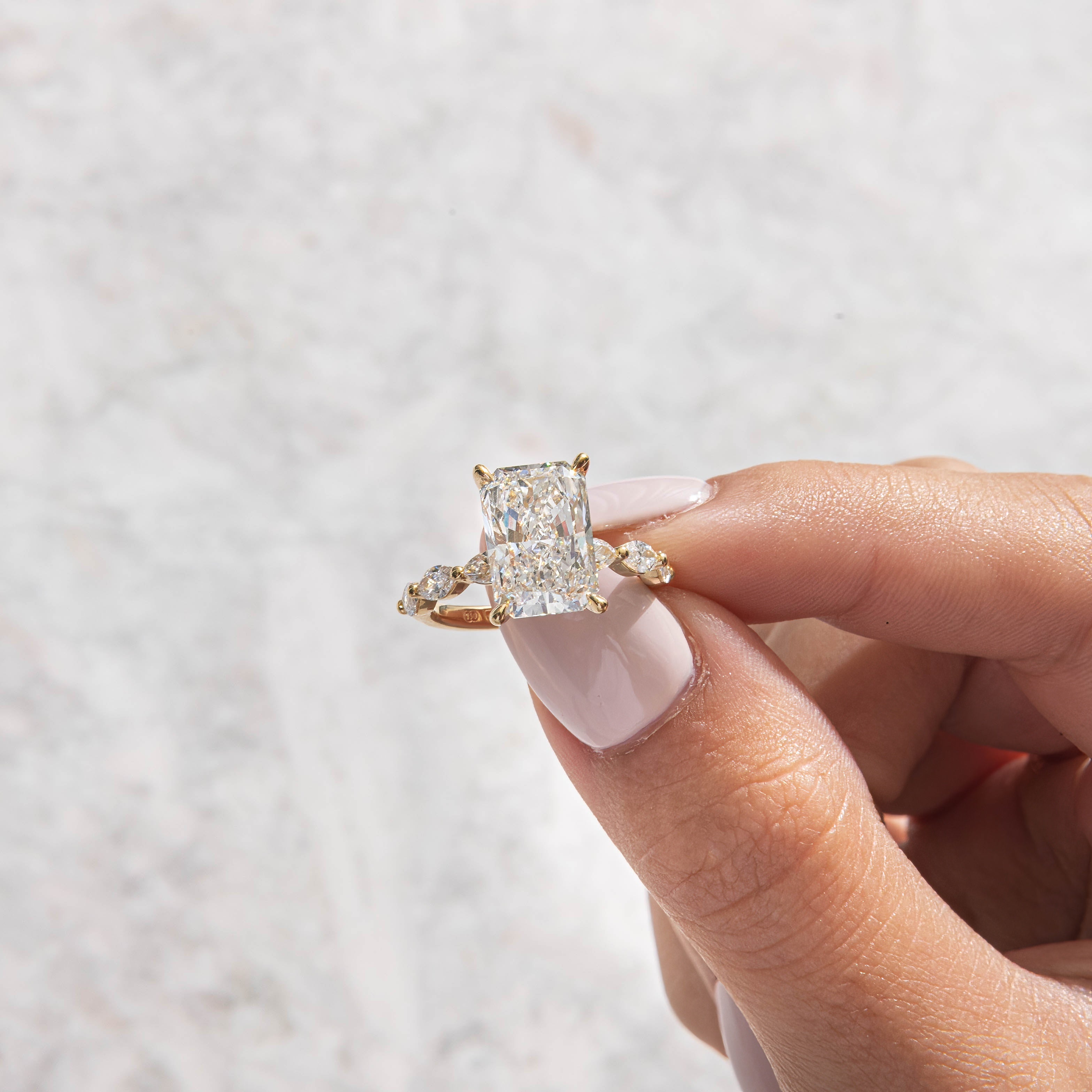 Solitaire-Oval Lab Grown Diamond Engagement Ring