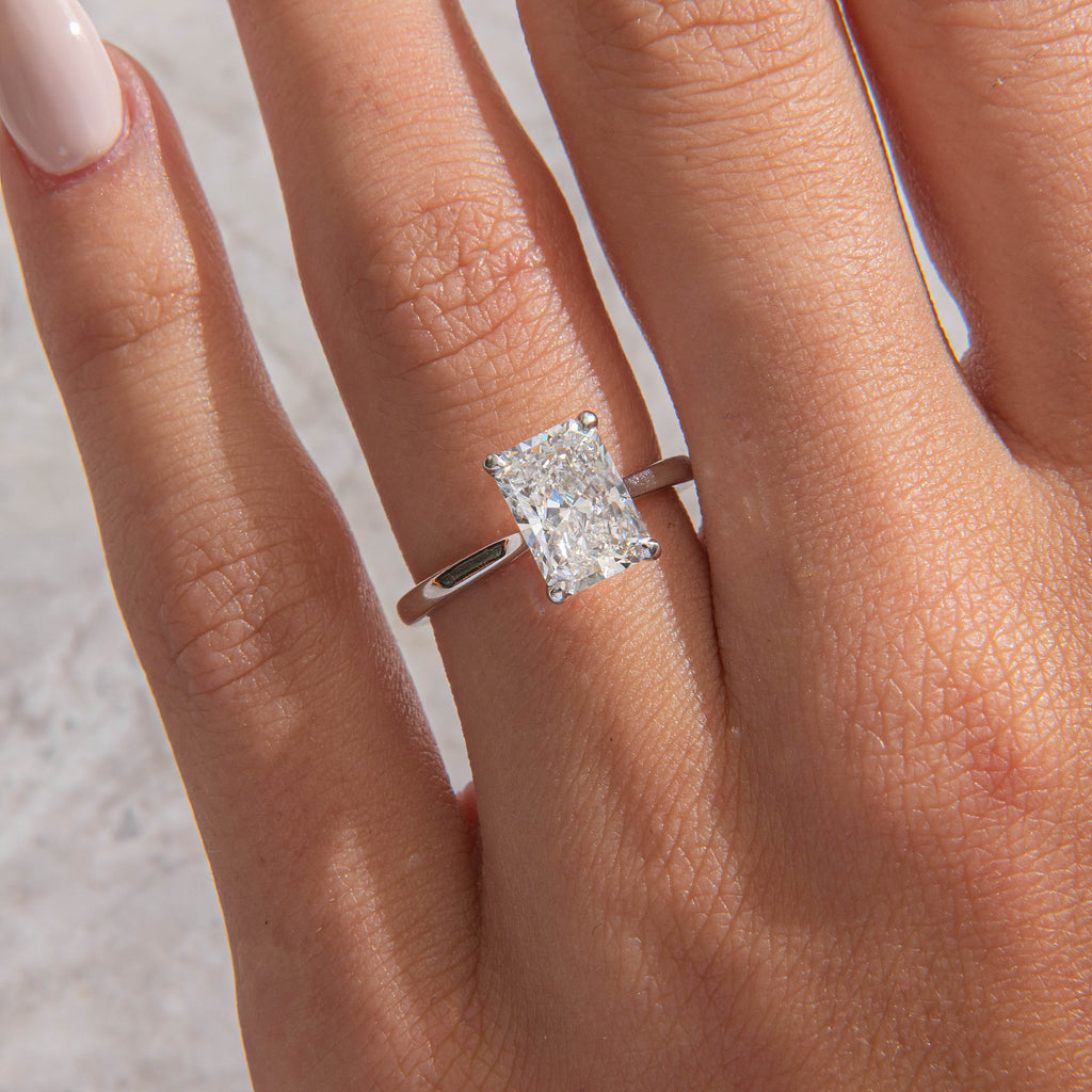 Solitaire-Oval Lab Grown Diamond Engagement Ring