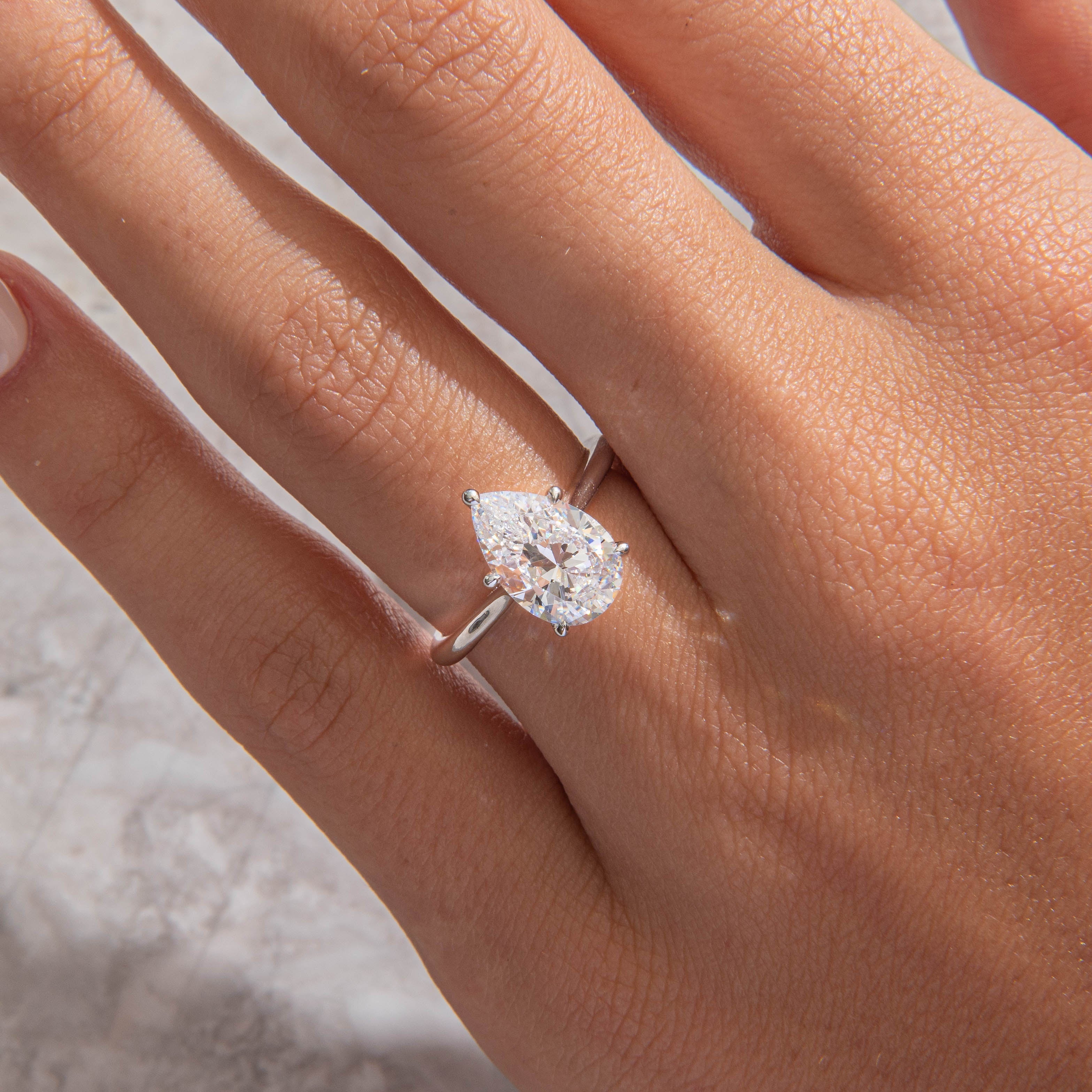 Solitaire-Oval Lab Grown Diamond Engagement Ring