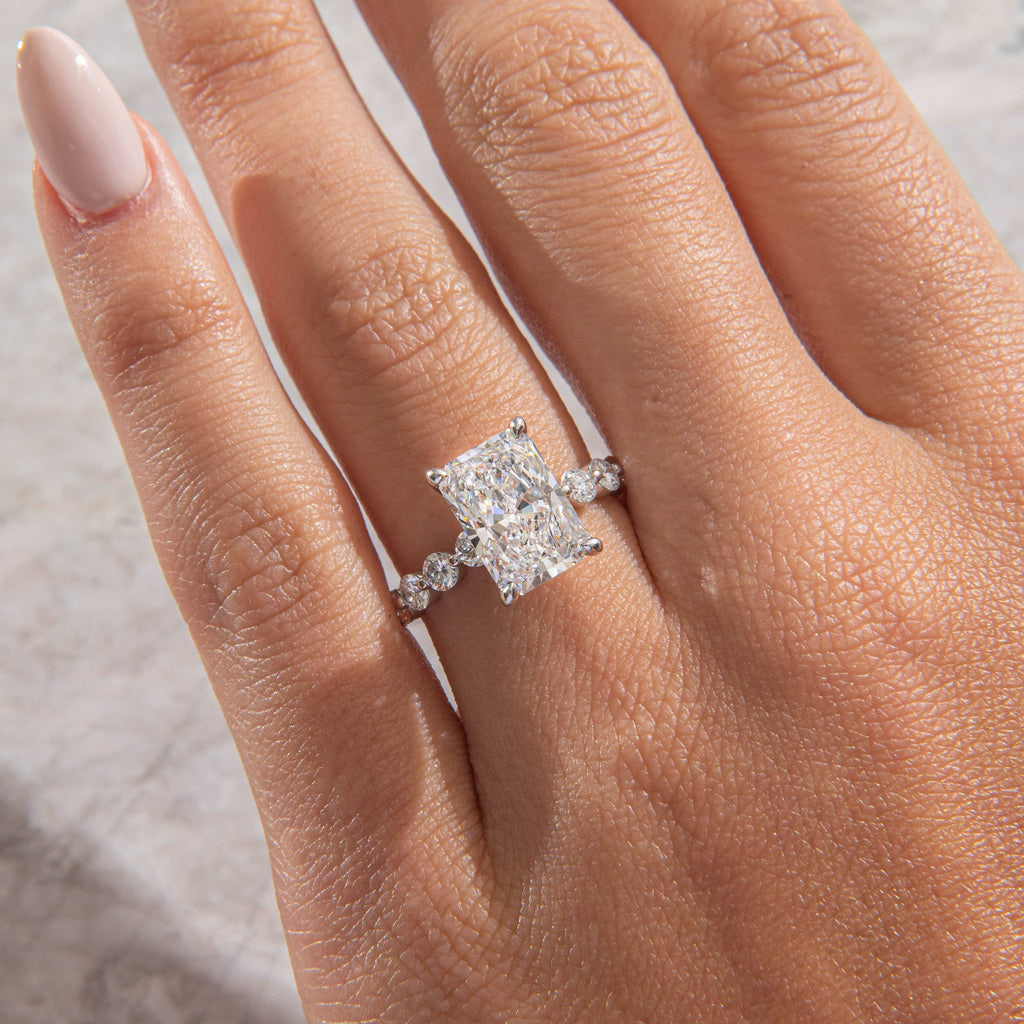 Solitaire-Oval Lab Grown Diamond Engagement Ring