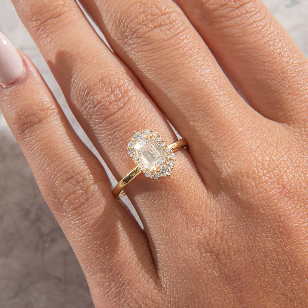 Solitaire-Oval Lab Grown Diamond Engagement Ring