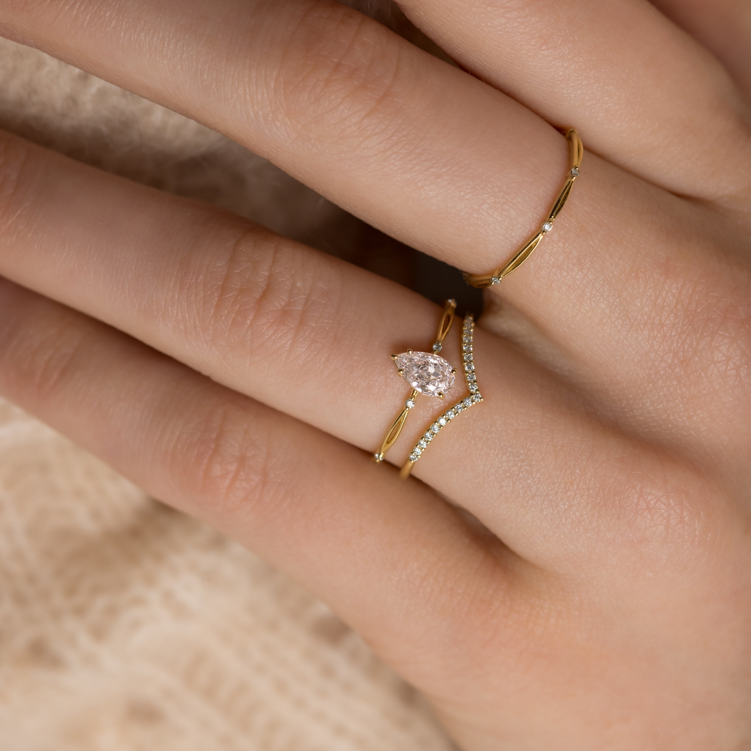 Solitaire-Oval Lab Grown Diamond Engagement Ring