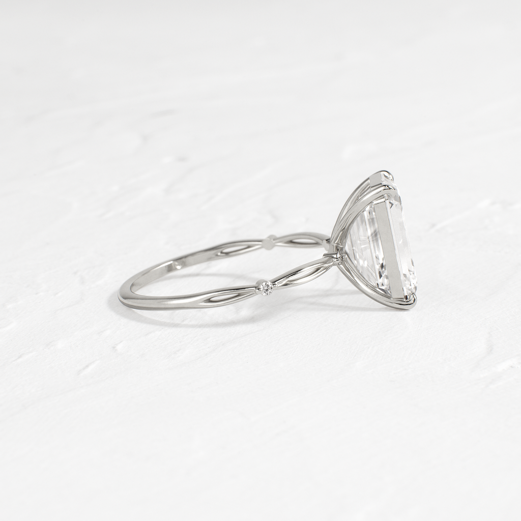 Solitaire-Oval Lab Grown Diamond Engagement Ring