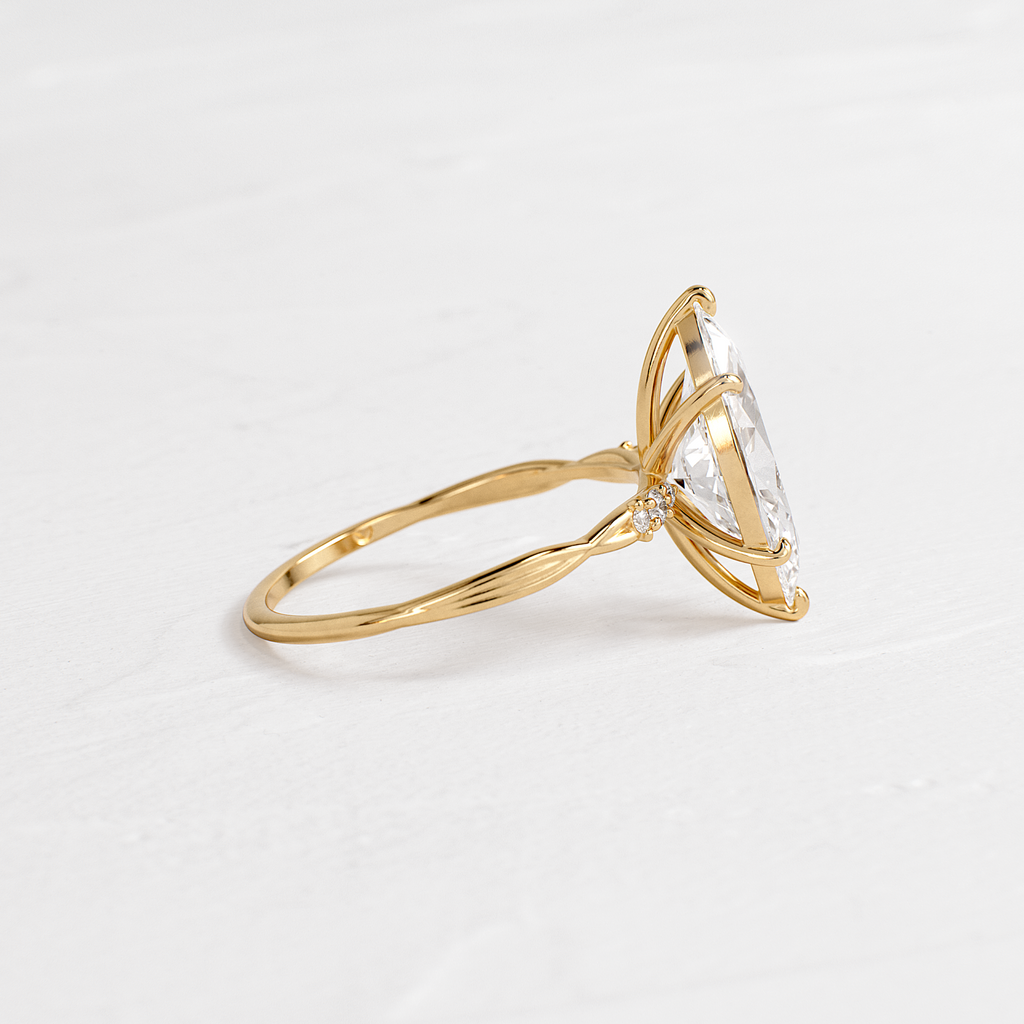 Solitaire-Oval Lab Grown Diamond Engagement Ring