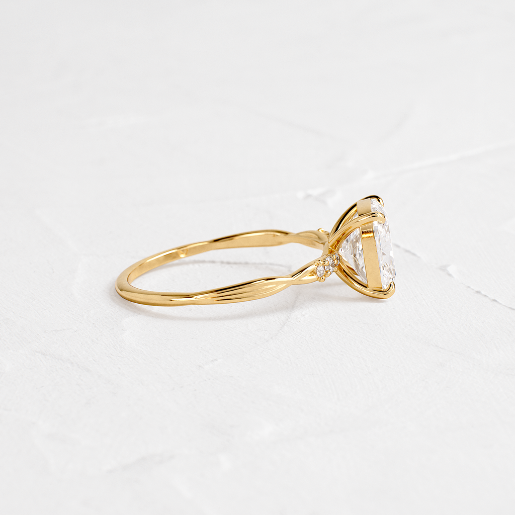 Solitaire-Oval Lab Grown Diamond Engagement Ring