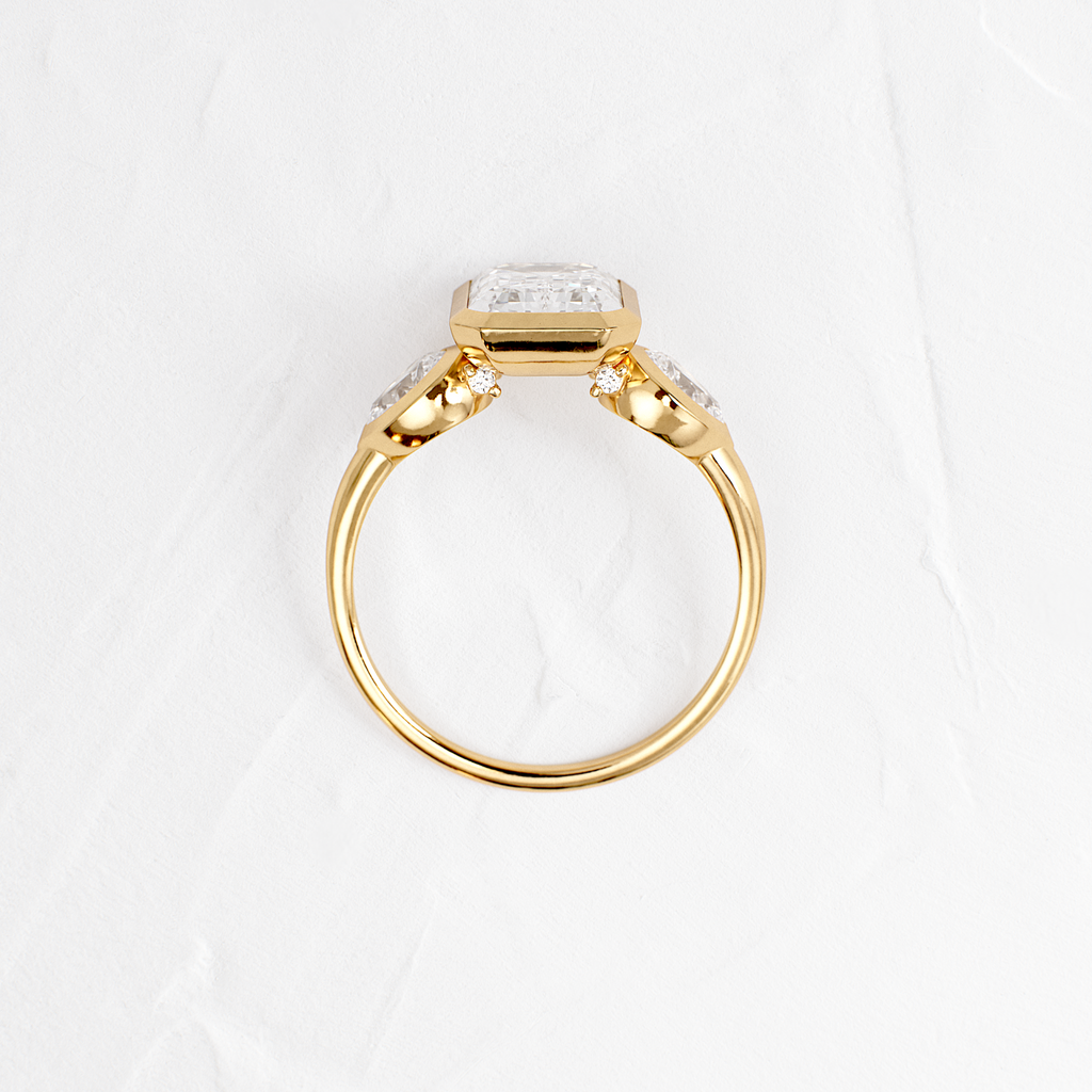 Solitaire-Oval Lab Grown Diamond Engagement Ring