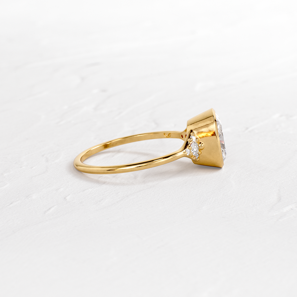 Solitaire-Oval Lab Grown Diamond Engagement Ring