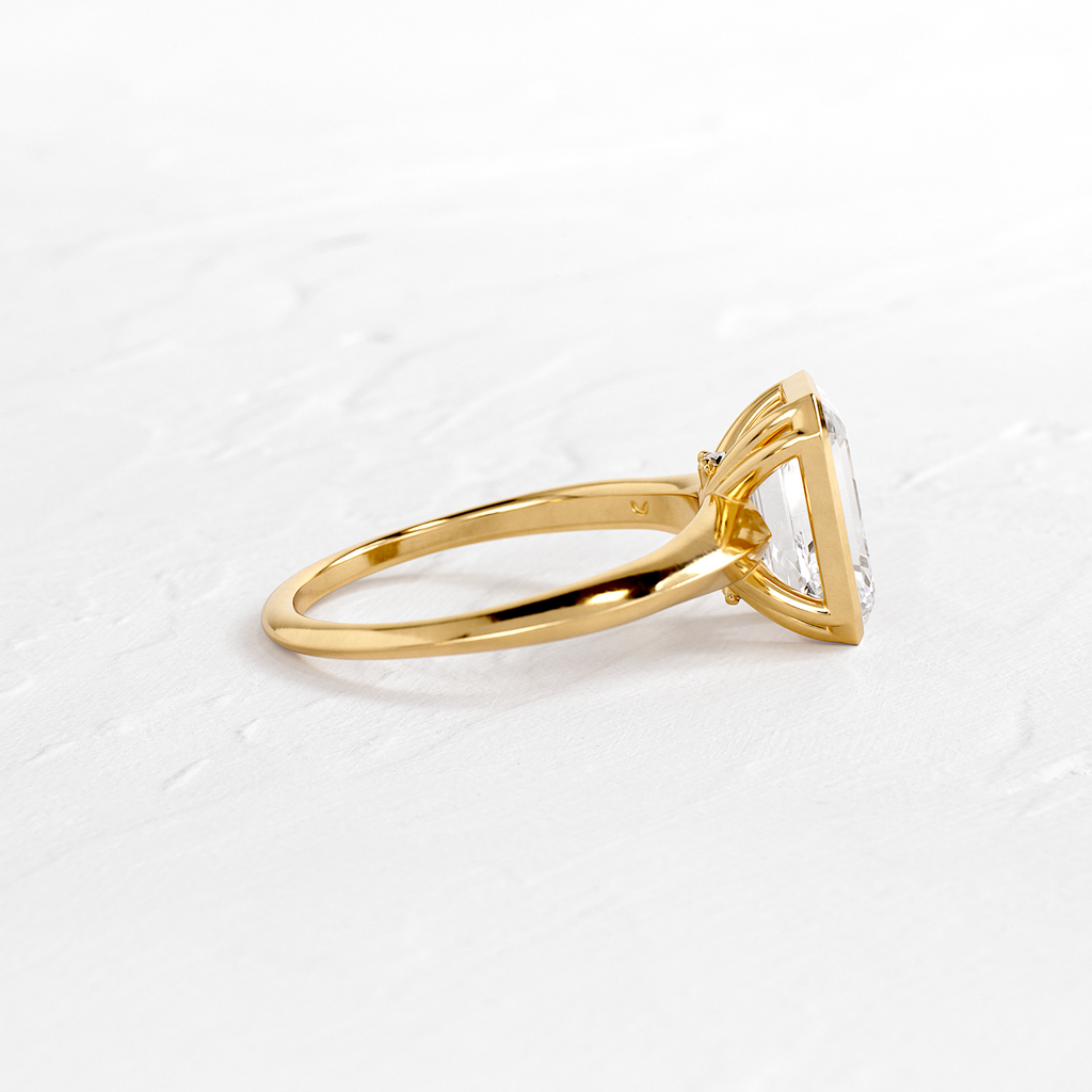 Solitaire-Oval Lab Grown Diamond Engagement Ring