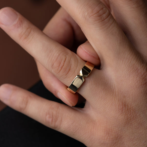 Center Pinch- Men's Wedding Band - Classic- Men's Wedding Band