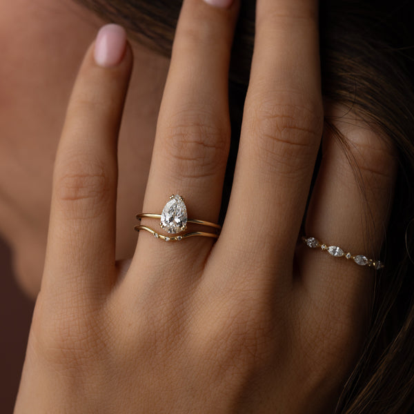 Solitaire-Oval Lab Grown Diamond Engagement Ring - Solitaire-Oval Lab Grown Diamond Engagement Ring