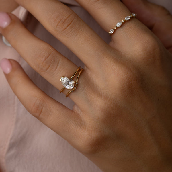 Solitaire-Oval Lab Grown Diamond Engagement Ring - Solitaire-Oval Lab Grown Diamond Engagement Ring