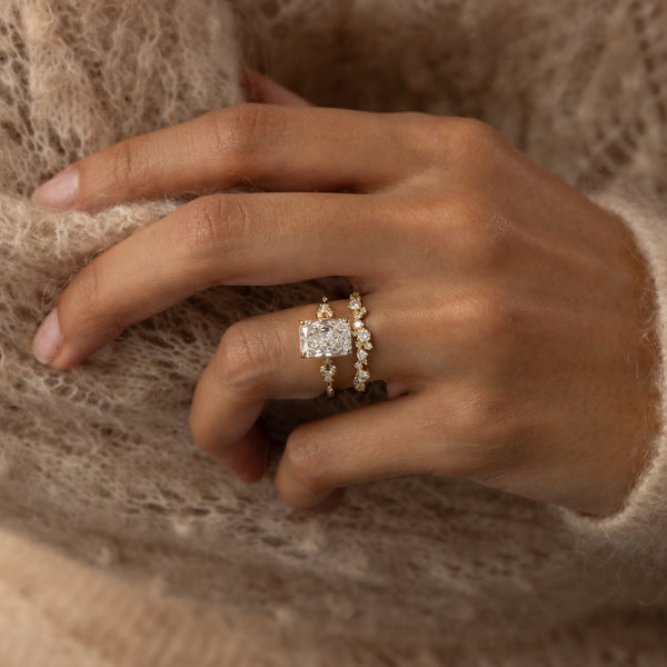 Cluster Style-Radiant Lab Grown Diamond Engagement Ring - Solitaire-Oval Lab Grown Diamond Engagement Ring