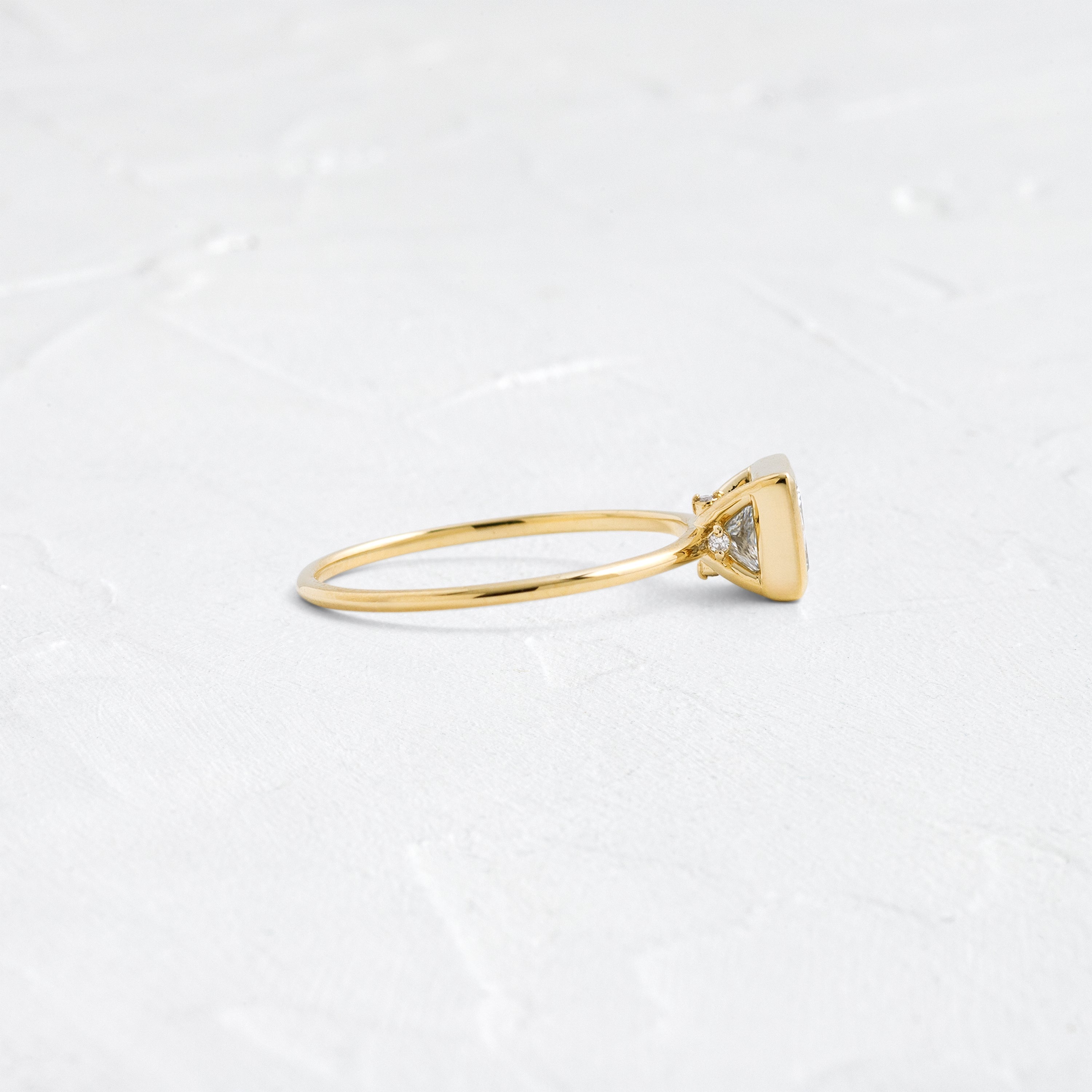 Solitaire-Oval Lab Grown Diamond Engagement Ring