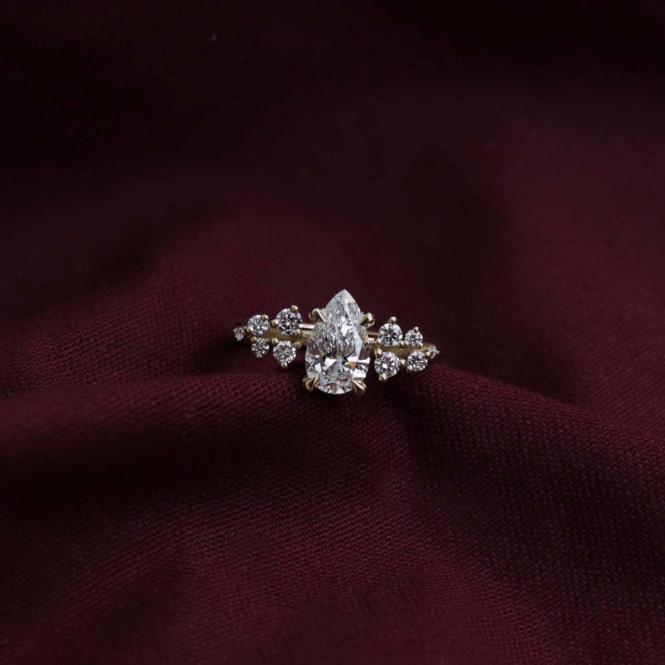Solitaire- 1.0 CT Oval Moissanite Engagement Ring