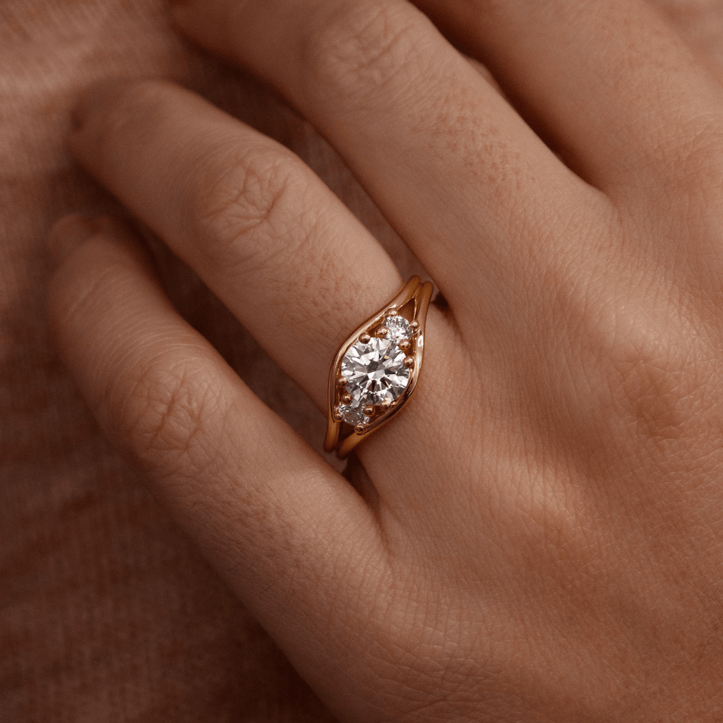 Solitaire-Oval Lab Grown Diamond Engagement Ring