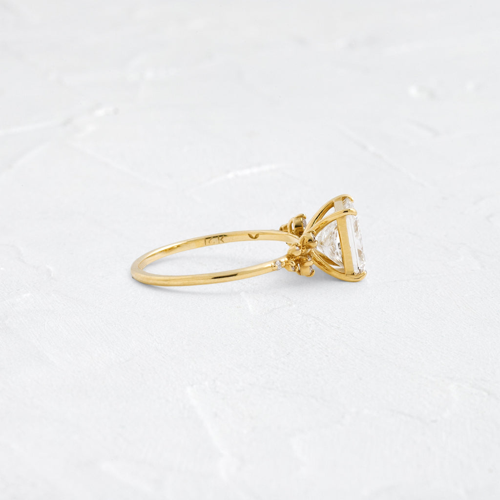 Solitaire-Oval Lab Grown Diamond Engagement Ring