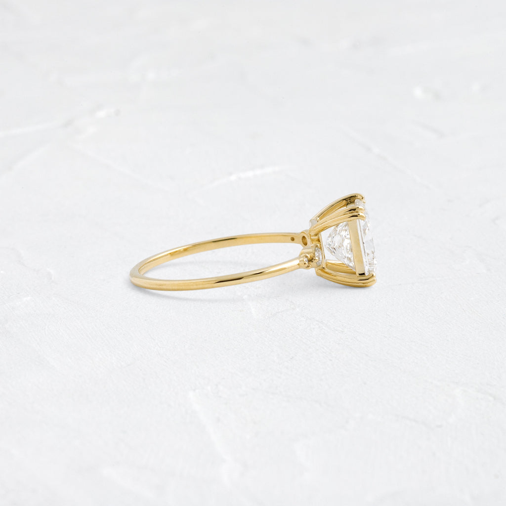 Solitaire-Oval Lab Grown Diamond Engagement Ring