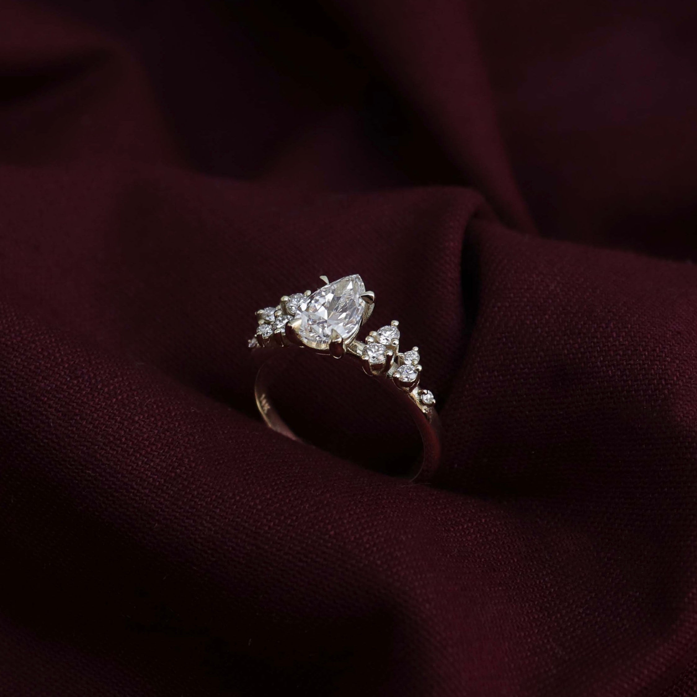 Solitaire-Oval Lab Grown Diamond Engagement Ring