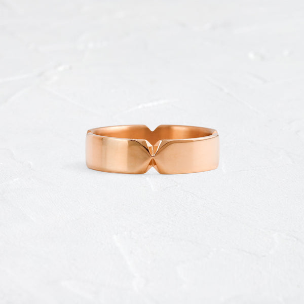 Center Pinch- Men's Wedding Band - Classic- Men's Wedding Band