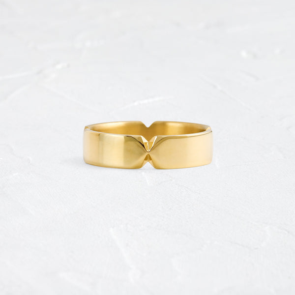 Center Pinch- Men's Wedding Band - Classic- Men's Wedding Band